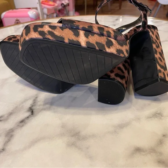 Leopard Print Platform Heels - Picture 4 of 4
